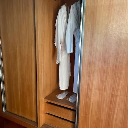 Apartment Spacious Ensuite And Lounge - Perfect To Rest Near The *