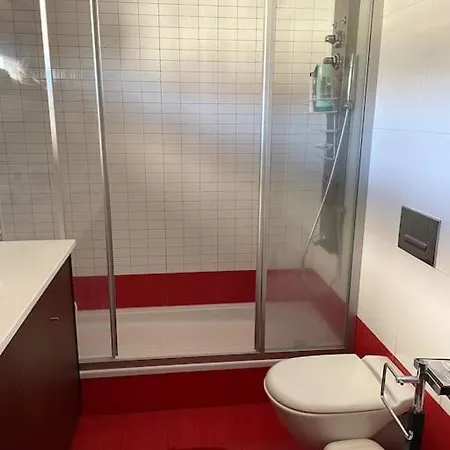 Spacious Ensuite And Lounge - Perfect To Rest Near The *