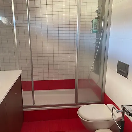 Spacious Ensuite And Lounge - Perfect To Rest Near The Apartment *