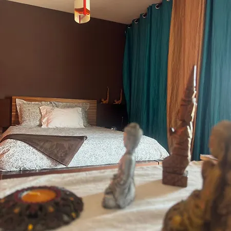 Apartment Spacious Ensuite And Lounge - Perfect To Rest Near The Lavra