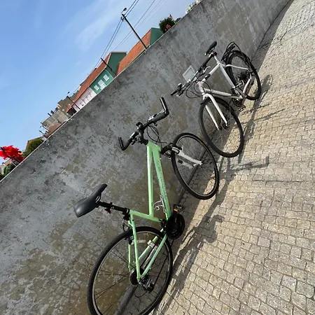 Spacious Ensuite And Lounge With Ping Pong Table - Perfect To Rest Near The