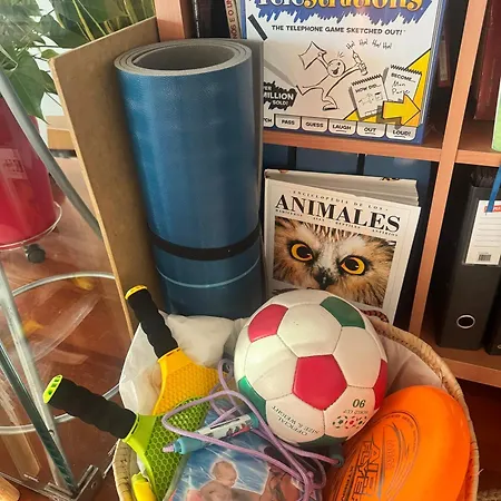 Luxurious And Spacious Ensuite And Lounge With Ping Pong Table - Perfect To Rest Near The