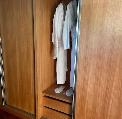 Apartment Luxurious And Spacious Ensuite And Lounge With Ping Pong Table - Perfect To Rest Near The *