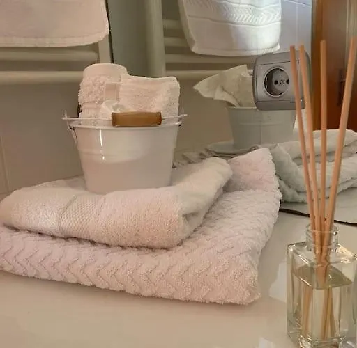 Luxurious And Spacious Ensuite And Lounge With Ping Pong Table - Perfect To Rest Near The Apartment Lavra