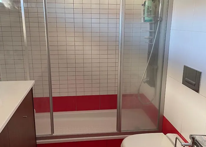 Luxurious And Spacious Ensuite And Lounge With Ping Pong Table - Perfect To Rest Near The Appartement *