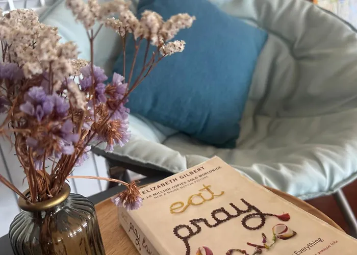 Luxurious And Spacious Ensuite And Lounge With Ping Pong Table - Perfect To Rest Near The * Lavra