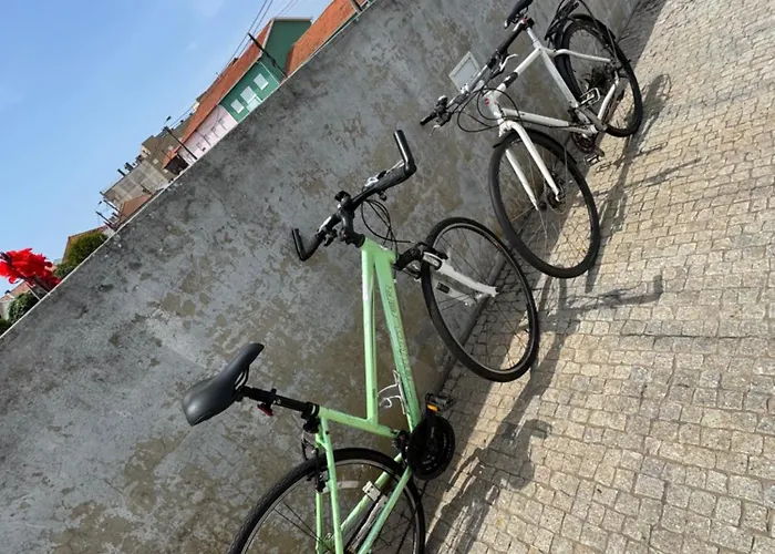 Luxurious And Spacious Ensuite And Lounge With Ping Pong Table - Perfect To Rest Near The