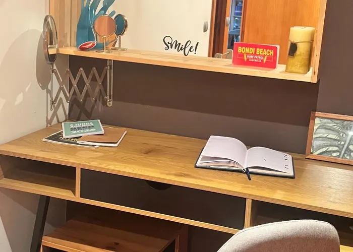 Luxurious And Spacious Ensuite And Lounge With Ping Pong Table - Perfect To Rest Near The Apartment