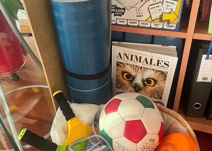 Luxurious And Spacious Ensuite And Lounge With Ping Pong Table - Perfect To Rest Near The